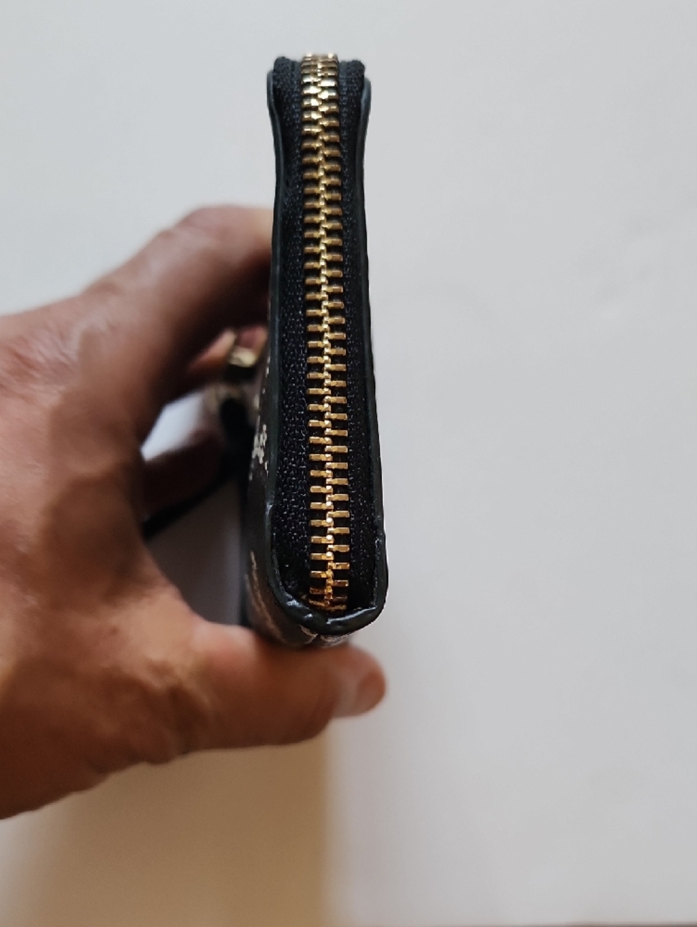 Tory Burch Robinson Ferrara  Lace Zip-Around  Wristlet.  6×4 - Picture 9 of 13